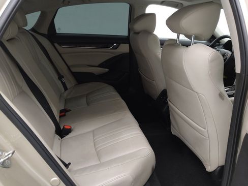 Used 2018 Honda Accord Touring image 19