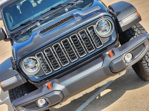 Used 2026 Jeep Gladiator Mojave AWD/4WD image 14