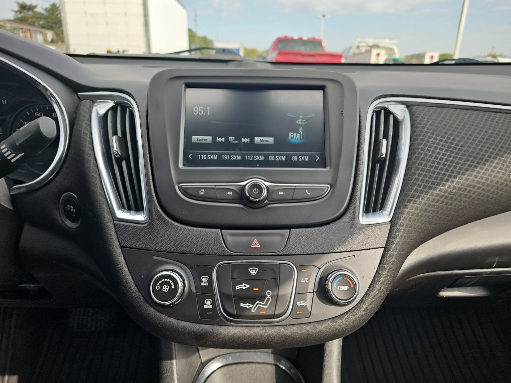 Used 2018 Chevrolet Malibu LT FWD image 19