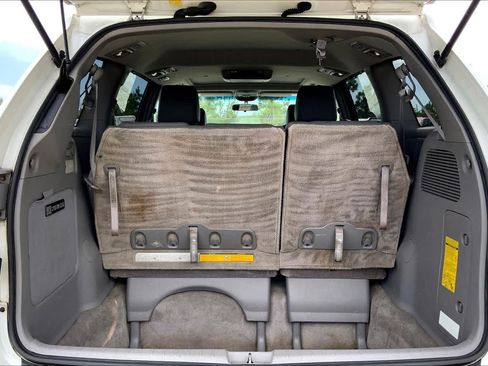Used 2010 Toyota Sienna XLE w/ Towing Prep Pkg FWD image 32