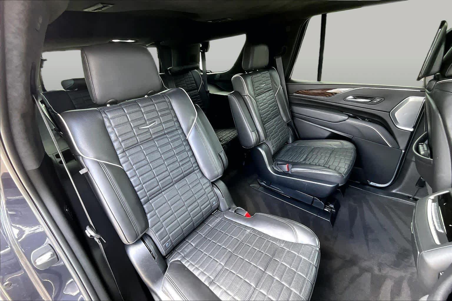 Used 2022 Cadillac Escalade Premium Luxury Platinum AWD/4WD image 18