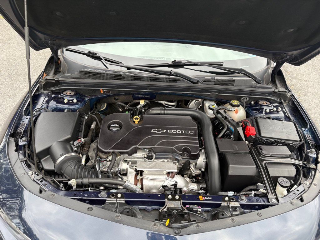 Used 2018 Chevrolet Malibu LT FWD image 25