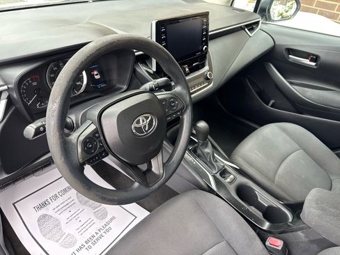 Used 2021 Toyota Corolla LE image 3