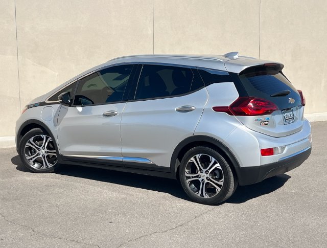 Used 2020 Chevrolet Bolt Premier w/ Infotainment Package FWD image 6