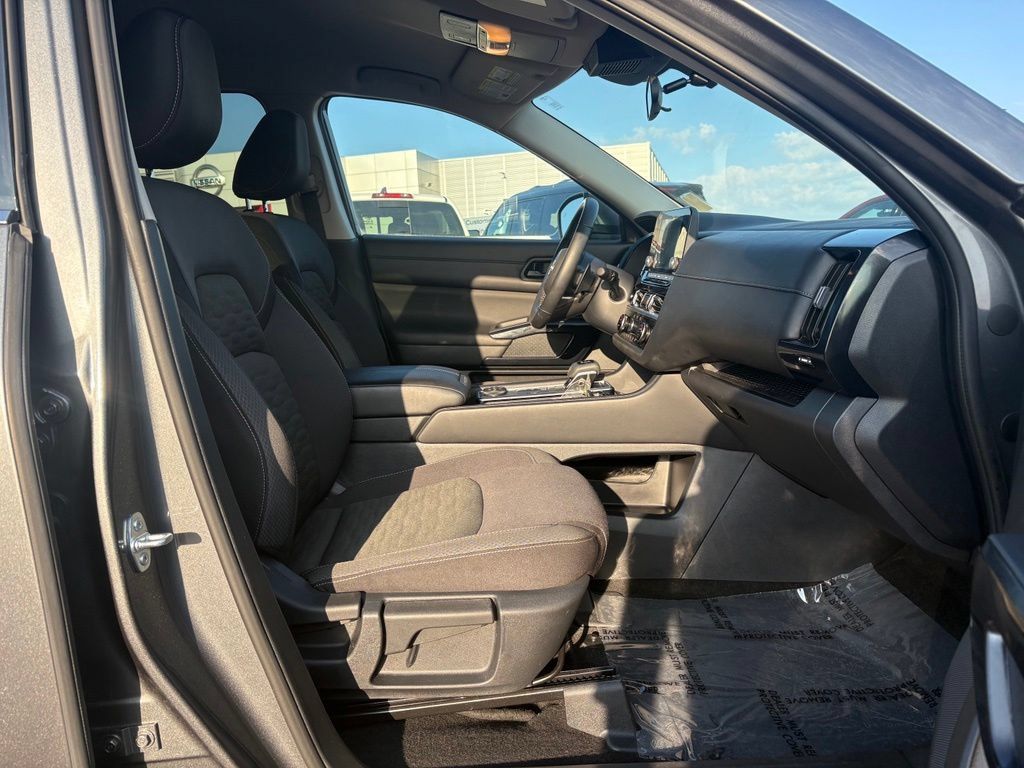Used 2025 Nissan Pathfinder SV AWD/4WD image 22