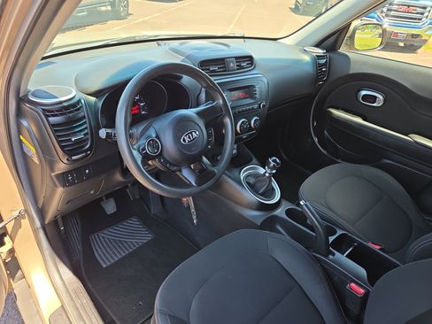 Used 2015 Kia Soul FWD image 15