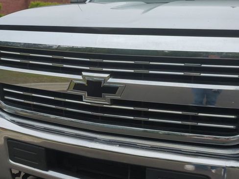Used 2018 Chevrolet Silverado 2500 LT AWD/4WD image 24