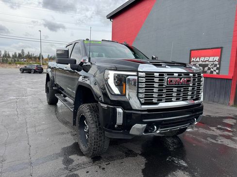 Used 2024 GMC Sierra 3500 Denali w/ Technology Package image 2