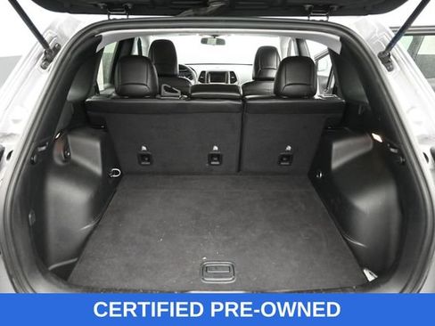 Used 2020 Jeep Cherokee Latitude Plus AWD/4WD image 6