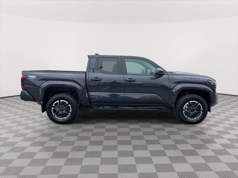 Used 2025 Toyota Tacoma TRD Sport image 4