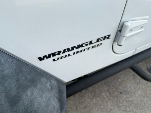 Certified 2016 Jeep Wrangler Unlimited Rubicon w/ Connectivity Group image 33