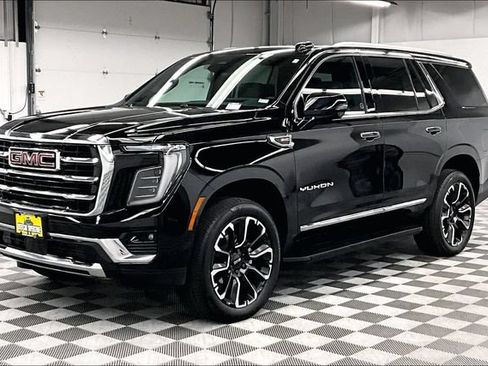 Used 2025 GMC Yukon Elevation w/ Elevation Premium Package AWD/4WD image 12