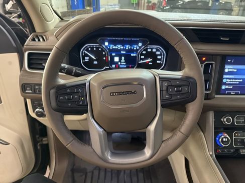 Used 2021 GMC Yukon XL Denali w/ LPO, Illumination Package image 15