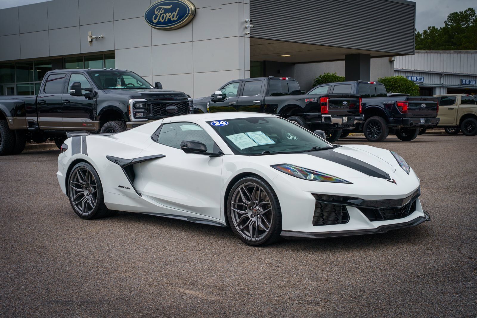 Used 2024 Chevrolet Corvette Z06 RWD image 2