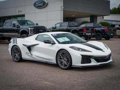 Used 2024 Chevrolet Corvette Z06 RWD image 2