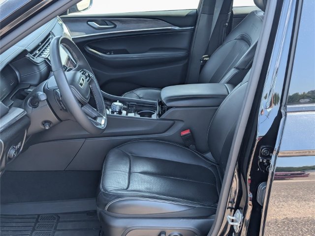 Used 2023 Jeep Grand Cherokee L Overland AWD/4WD image 14