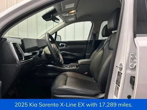 Used 2025 Kia Sorento X-Line EX AWD/4WD image 3