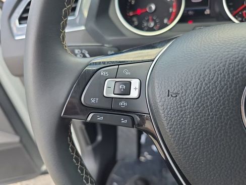 Used 2021 Volkswagen Tiguan SE w/ Panoramic Sunroof Package FWD image 23