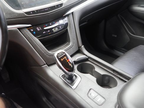 Used 2018 Cadillac XT5 Premium Luxury FWD image 16