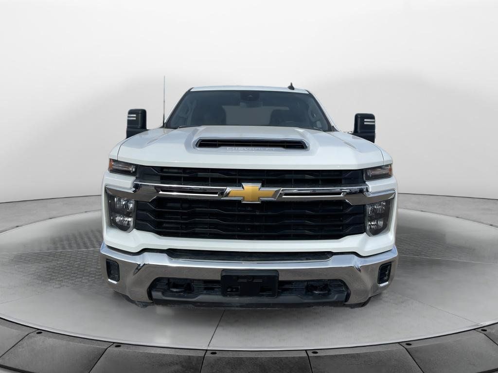 Used 2024 Chevrolet Silverado 2500 LT AWD/4WD image 2