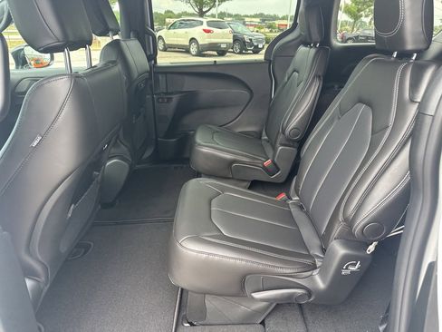 New 2026 Chrysler Pacifica Select image 45
