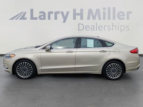 Used 2017 Ford Fusion SE w/ Fusion SE Technology Package image 2