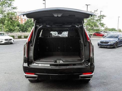 Used 2023 Cadillac Escalade Premium Luxury AWD/4WD image 34