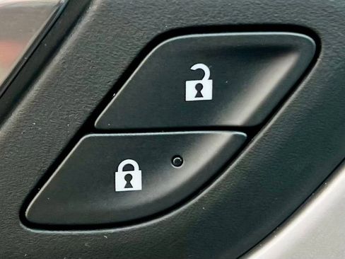 Used 2025 Chevrolet Blazer LT image 25