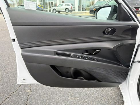 Certified 2025 Hyundai Elantra Sport image 10