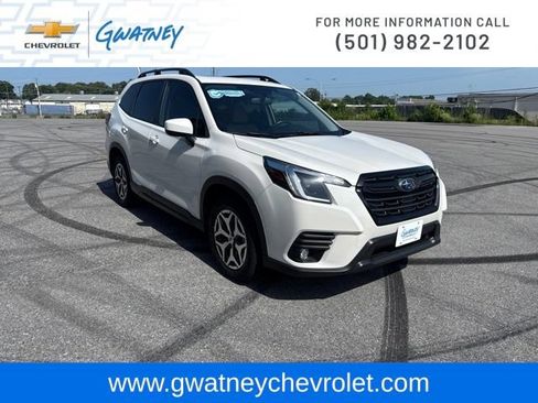 Used 2024 Subaru Forester Premium AWD/4WD image 3