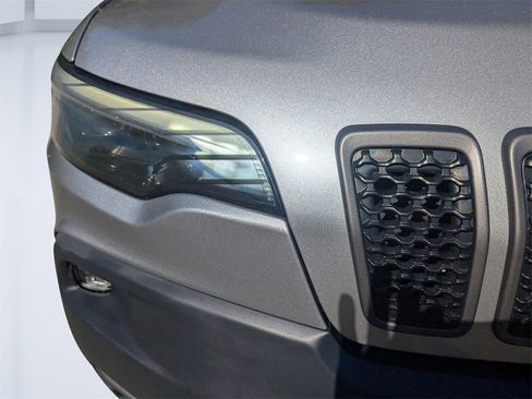 Used 2019 Jeep Cherokee Trailhawk w/ Comfort/Convenience Group image 10