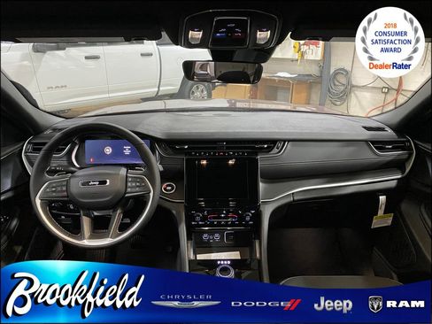 New 2025 Jeep Grand Cherokee L Altitude image 14