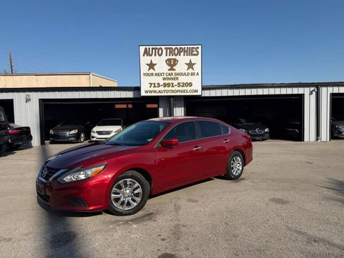 Used 2017 Nissan Altima 2.5 S w/ Power Driver Seat Package FWD image 1