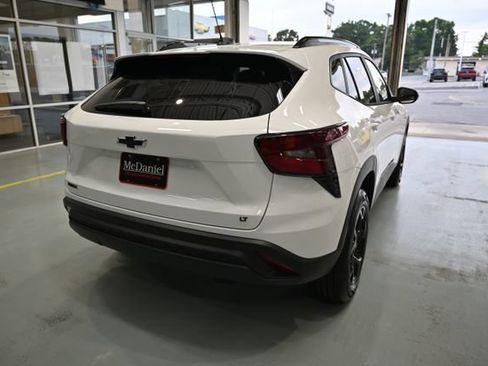 New 2026 Chevrolet Trax LT w/ Sunroof Package FWD image 5