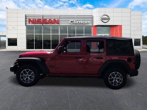 Used 2022 Jeep Wrangler Unlimited Sport AWD/4WD image 6
