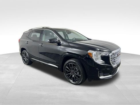 Used 2023 GMC Terrain Denali w/ Black Diamond Edition image 8