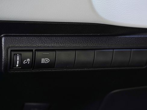 Used 2023 Toyota Corolla SE image 18