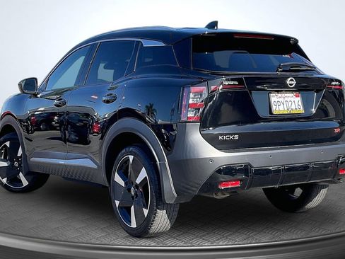 Used 2025 Nissan Kicks SR FWD image 2