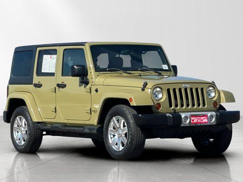 Used 2013 Jeep Wrangler Unlimited Sahara w/ Connectivity Group AWD/4WD image 8