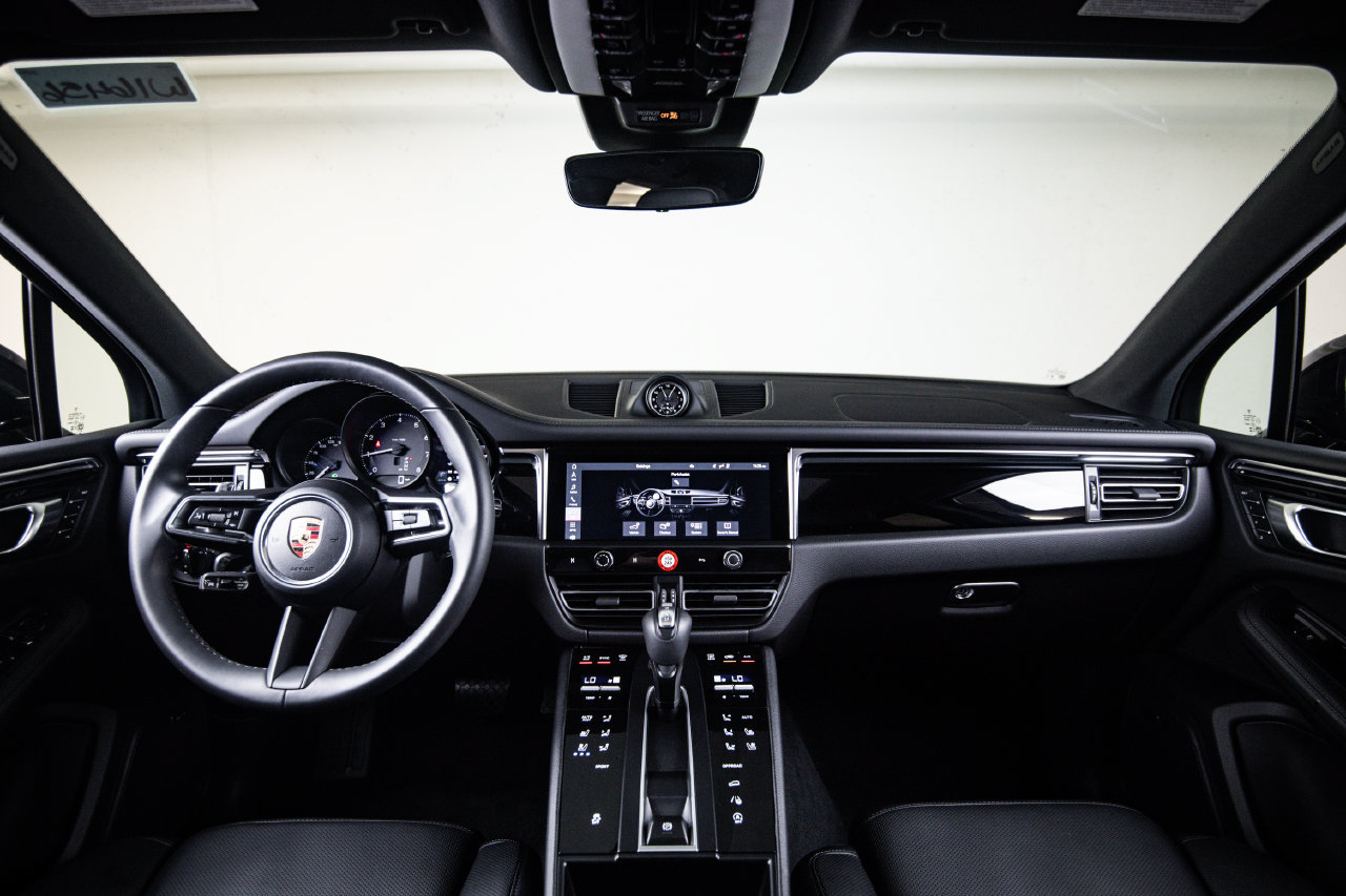 Certified 2026 Porsche Macan AWD/4WD image 25