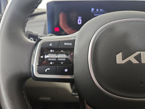 Used 2026 Kia Carnival FWD image 16