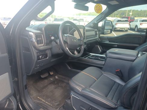 Used 2024 Ford F250 Platinum image 19