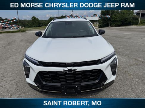 Used 2025 Chevrolet Trax ACTIV w/ Driver Confidence Package FWD image 2
