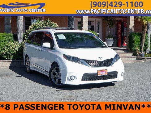 Used 2016 Toyota Sienna SE image 1