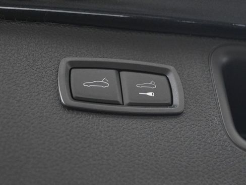 Used 2026 Porsche Macan AWD/4WD image 42