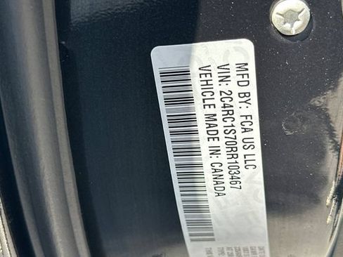 Used 2024 Chrysler Pacifica Premium FWD image 29