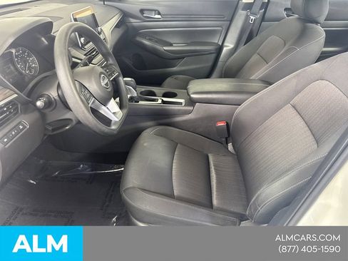 Used 2025 Nissan Altima 2.5 SV FWD image 12