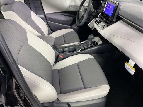 Used 2025 Toyota Corolla LE image 11