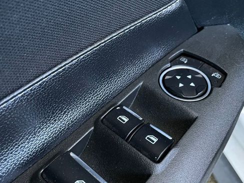 Used 2015 Ford Mustang Convertible image 24