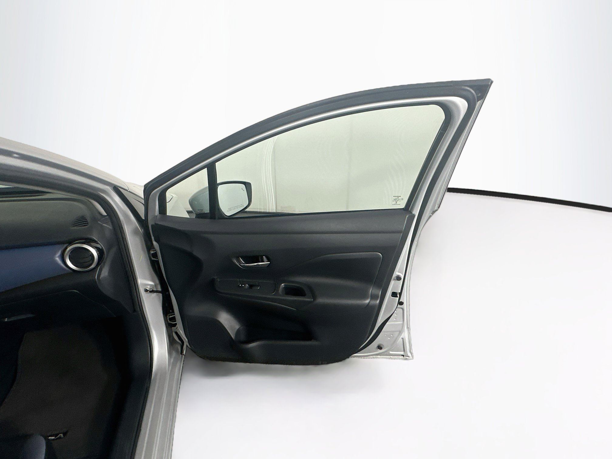 Used 2025 Nissan Versa SV FWD image 30